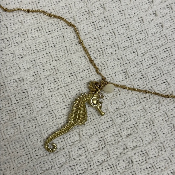 Lily Pulitzer “Make A Splash” Gold Metallic Seahorse necklace with dust bag - Picture 5 of 5